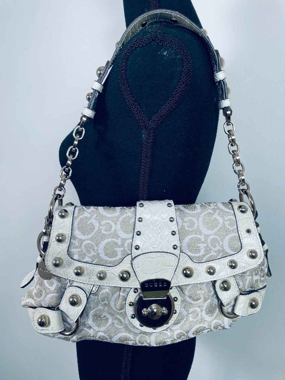 GUESS Vintage Y2K cream monogram shoulder bag